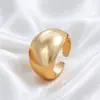 Design de nicho cruzado senso simples forma de arco geométrico superfície lisa textura anel aberto anel de moda feminino atacado