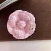 Broche de Flor Pequena Perfumada Estilo Coreano para Casaco, Flor de Camélia em Forma de Corsage Grampo de Cabelo, Decoração de Broche de Alta Qualidade