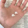 Novedad 2025 Pendientes de Perla Sencillos Versátiles Moda Femenina Elegante Diseño de Nicho Pendientes de Botón de Alta Gama