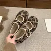 Zapatos peludos para mujer, para usar al aire libre en invierno, estampado de leopardo retro, de una correa, Mary Janes con forro polar, zapatos de algodón cálidos de suela plana y suaves para mujer