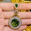Collar Vintage Tallado Dorado Texturizado Italiano Anillo de Diamante Verde Diamante Azul Marino de Alto Kilate Colgante Corte Fuego Artificial Set al por Mayor