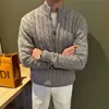 Suéter moderno de estilo americano con media cremallera para hombre, colección otoño/invierno 2026, tejido retro de peso pesado, corte holgado, casual, cuello alto, jersey