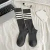Meias Modernas Estilo College Femininas Outono Meias de Cano Baixo Listradas de Quatro Barras Meias de Cano Longo Listradas Verticais de Ponto Duplo