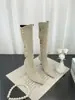 Botas vaqueras de tacón alto con punta fina hasta la rodilla, estilo otoño e invierno 2026, tacones de aguja de gamuza estilo retro con hebillas metálicas