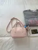 Bolsas de Mujer Transfronterizas 2026 Nuevo Estilo Bolso Pequeño Cuadrado de Hombro Cruzado Bolso Boston Almohada Versión Coreana de Moda con un Aspecto Elegante y de Alta Gama