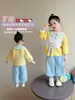 Conjunto de moletom com gola de coelho de desenho animado para bebê menina, conjunto para primavera e outono, estiloso e fofo, conjunto de duas peças de calça de moletom casual para meninas
