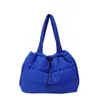 Bolso de plumas nuevo para mujer transfronterizo, Bolso de hombro acolchado de gran capacidad, Bolso de mano de algodón versátil informal de moda para debajo del brazo