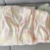 Pijama de Talla Grande Listo para Usar del Fabricante para Mujer en Primavera y Otoño Pantalones de Manga Larga Rosa Dulce Mariposa Manchada Ropa de Casa Conjunto de Dos Piezas