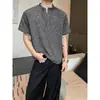 Popular Camiseta Henley Gris Oscuro tipo Lino para Hombre, Camisa Polo de Manga Corta de Verano Relajada Estilo Old Money, Ajuste Regular en Hombros Estilo Americano