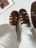 Chinelos fechados trançados para mulheres, para uso externo no verão, novo estilo primavera-verão 2026, chinelos preguiçosos de calçar fácil, sem salto, sapatos Birkenstock para mulheres