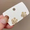 Brincos de florzinha pequenos simples e fofos de Dongdaemun, Coreia do Sul, personalidade feminina, temperamento, moda simples, brincos Joker, atacado