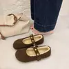 Sapatos femininos fofos de sola reta 2026 Outono/Inverno estilo coreano da moda corte baixo com pelúcia sapatos Mary Jane sapatos de algodão