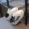 Sapatos Brancos Infantis 2026 Primavera Novo Estilo Moda Meninas Leves Tênis Esportivos Meninos Sola Macia Sapatos de Lona para Crianças Pequenas e Médias