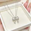 Los accesorios de colgante de circonita, disponibles en una variedad de estilos, ofrecen un toque de lujo discreto. Vendemos al por mayor collares, pendientes y otros accesorios, y también ofrecemos opciones de personalización y DIY.