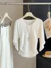 Camiseta corta de manga acampanada y cuello en V a la moda para mujer, nuevo diseño verano 2026, única y elegante, entallada a la cintura, adelgazante, top chic y deslumbrante