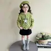 Jaqueta de tricô com capuz para meninas, novo estilo outono 2026, cardigã suéter casual infantil moderno e estiloso