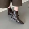 Botas Curtas Estilo Retrô com Bico Fino, Salto Grosso e Zíper nas Costas com Lã, Novas Botas Slim Versáteis para Outono e Inverno, Botas Meia Elástica