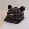 Nueva gorra de moda casual versátil de tela OK a cuadros para exteriores, gorra de béisbol a cuadros con orejas de gato