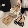 Sapatos de fecho de broca, bico raso, feijão, laço, novos sapatos baixos femininos, estilo francês de verão, sola macia, 2026, confortáveis, versáteis, de tecido