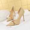 8829-A2 Estilo Coreano Banquete Tacón Fino Tacón Alto Gamuza Boca Poco Profunda Puntiaguda Cadena Metálica de Perla Hueco Lateral Zapatos de Una Sola Capa para Mujer