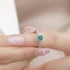Anillo Abierto Redondo de Esmeralda Cultivada de Alta Venta Transfronteriza con Contorno de Plata S925 y Piedras Preciosas de Colores Cultivadas, Estilo Vintage de Alta Gama