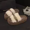 Zapatillas de pelo con suela gruesa y hebilla de cinturón estilo coreano para mujer, adecuadas para usar en exteriores, nuevo modelo otoño e invierno 2026, zapatillas de algodón ligeras y versátiles de una sola tira