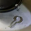 Anel Aberto Flor Vazada Simples para Mulheres Design de Nicho Anel de Temperamento Retro Francês Luxo Leve Anel de Dedo Indicador de Alta Qualidade