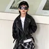 Jaqueta de Motociclista Masculina para Primavera e Outono Jaqueta de Couro Estilo Coreano Roupas de Exterior Bonitas, Modernas e Descoladas para Crianças Moda de Rua para Bebês Top da Moda