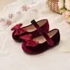 Sapatos Mary Jane de veludo com laço para meninas, sapatos infantis para apresentações em festas de fim de ano, sapatos de princesa macios e delicados