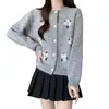 Jaqueta Cardigan de Tricô Bordada com Gola Redonda Estilo Retrô Coreano Emagrecedora Outono Novo Estilo Curto Versátil Suéter de Estilo Gentil para Mulheres