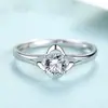Anel de Diamante Trevo de Quatro Folhas Estilo Novo para Mulheres, Design de Luxo Leve, Anel de Diamante Sintético para Pedido de Casamento e Confissão, Presente para Namorada, Joia Comemorativa