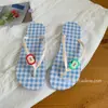 Pantuflas de cuadros Dopamine para mujer, uso interior en casa en verano, chanclas con forma de manzana, sandalias de dedo para la playa, antideslizantes para uso exterior
