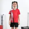Roupas de Tênis Cruzadas Novas de Secagem Rápida Respiráveis de Penas para Pais e Filhos para Homens, Mulheres e Crianças, Manga Curta para Treino e Competição com Logo Personalizado