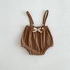 Ropa de bebé estilo coreano 2024 nuevo traje de primavera bolso estilo occidental pantalones de tirantes con broche en la entrepierna camiseta top de encaje para niña
