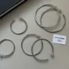 Pendientes de Plata de Ley S925 en el Mismo Estilo que Liu Yifei, Pendientes de Aro Grandes Lisos Plateados Metálicos para Mujer, Nuevo Modelo 2025 con un Toque de Alta Gama