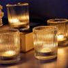 En stock nuevo vaso de vidrio repujado retro tamaño pequeño para vela relieve punto de cuenta Candelabro patrón múltiple raya Vaso