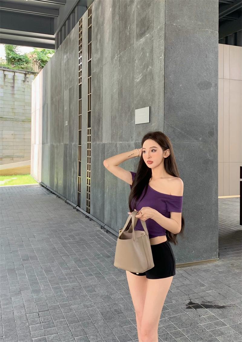 复制_性感辣妹斜领露肩短袖T恤女夏季不规则修身.jpg