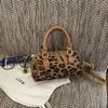 Bolso de Mano con Forma de Almohada de Moda para Mujer 2026 Nuevo Estilo Bolso de Mano Tipo Bola de Bolos Textura de Moda Bolso de Hombro Único Cruzado