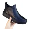 Zapatos de Hombre 2025 Otoño e Invierno Nuevo Estilo Botines Cortos de Cuero Negro para Hombre Zapatos Casuales con Forro de Lana Añadido y Diseño Slip-On Engrosado, Botas de Hombre Modernas y Versátiles