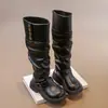 Botas de Pelúcia Cano Alto para Meninas Inverno Novo Estilo Infantil Estilo Britânico Quente Proteção Contra Frio Moda Botas Longas para Meninas