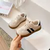 Sapatos estilo alemão para meninas, tênis de cano baixo da moda, novidades da primavera e outono de 2026, tênis casuais da moda para crianças, tênis esportivos para alunos do ensino fundamental