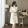 Vestido de Tricô Estilo Francês Inspirado em Chanel, Novo Design de Moda Outono, Vestido Base Patchwork, Saia Curta Plissada Vintage