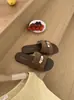 Nuevas Sandalias Planas de Verano 2026 para Mujer, Estilo Retro con Hebilla Metálica y Suelas Suaves, Versátiles Sandalias Slip-On de Estilo Francés