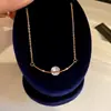 Colar com Pingente Redondo de Zircônia Super Brilhante, Luxo Leve, Moda de Alta Qualidade, Corrente de Clavícula Exquisita, Colar de Design Único para Mulheres