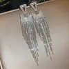 Brincos de Franja com Coração de Zircônia Cintilante e Flor Cravejada de Diamantes, Brincos da Moda com um Toque de Luxo Leve e Sofisticado para Mulheres
