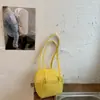 Bolso de Mano Pequeño Súper Moderno Estilo Tostada de Oficina para Mujer, Nuevo 2026 Coreano de Nicho Estilo Ins Versátil Bolso de Hombro Cruzado