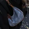 Bolsa de Design de Nicho em Forma de Meia-Lua Feminina 2025 Novo Estilo Coreano Retrô Ombro Único Transversal Pequena Bolsa Estilo Ocidental Bolsa de Dumpling Transfronteiriça