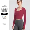 Nueva ropa de fitness para mujer con tacto nude, copas fijas antibacterianas, top de yoga de manga larga de cintura alta con doble tirante y diseño de espalda descubierta de dos piezas simulado