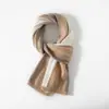 Bufanda de moda 100% lana pura con bloques de color para mujer, calentador de cuello tejido, chal versátil, calentador de cuello de alta gama para otoño e invierno