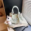 Bolso Cesta Tejida Minimalista para Exportación al por Mayor, Bolso Cruzado de un Solo Hombro, Bolso de Mano de Nicho de Alta Gama para Mujer, Versátil